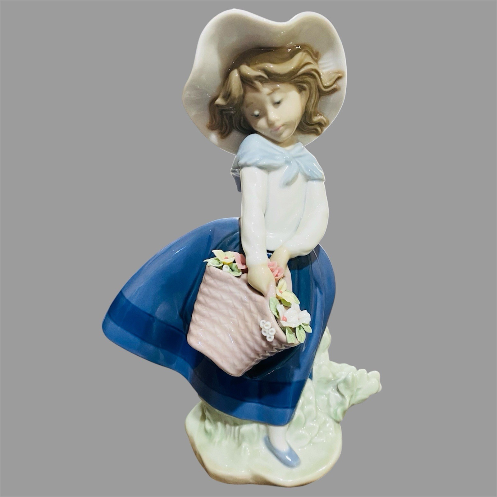 Vtg Lladro Pretty Pickings #5222 Girl Basket Flowers No Box (Broken Petals) Vtg Lladro Pretty Pickings #5222 Girl Basket Flowers No Box (Broken Petals)