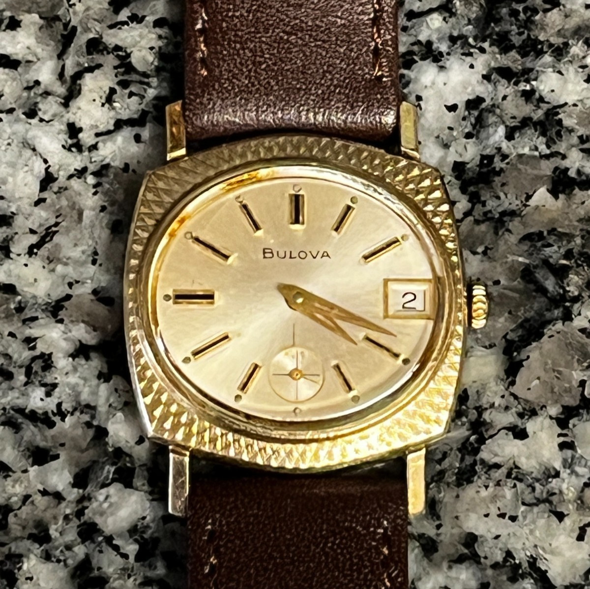 Vintage 1976 Bulova M6 10K RGP Cushion Case Date Subseconds Running Watch Unisex Vintage 1976 Bulova M6 10K RGP Cushion Case Date Subseconds Running Watch Unisex