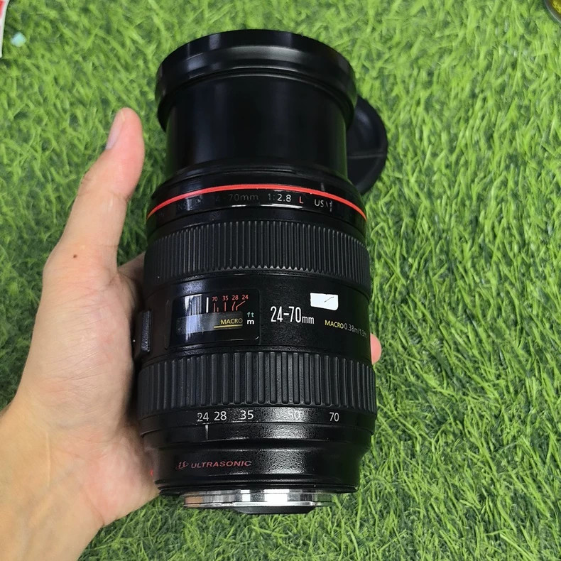 Canon EF 24-70mm f/2.8 L USM AF Telephoto Zoom Lens