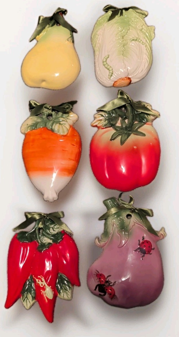 Vintage Ceramic Vegetable Fruit Wall Hanging Plaques Set of 6 Kitchen Decor Vintage Ceramic Vegetable Fruit Wall Hanging Plaques Set of 6 Kitchen Decor