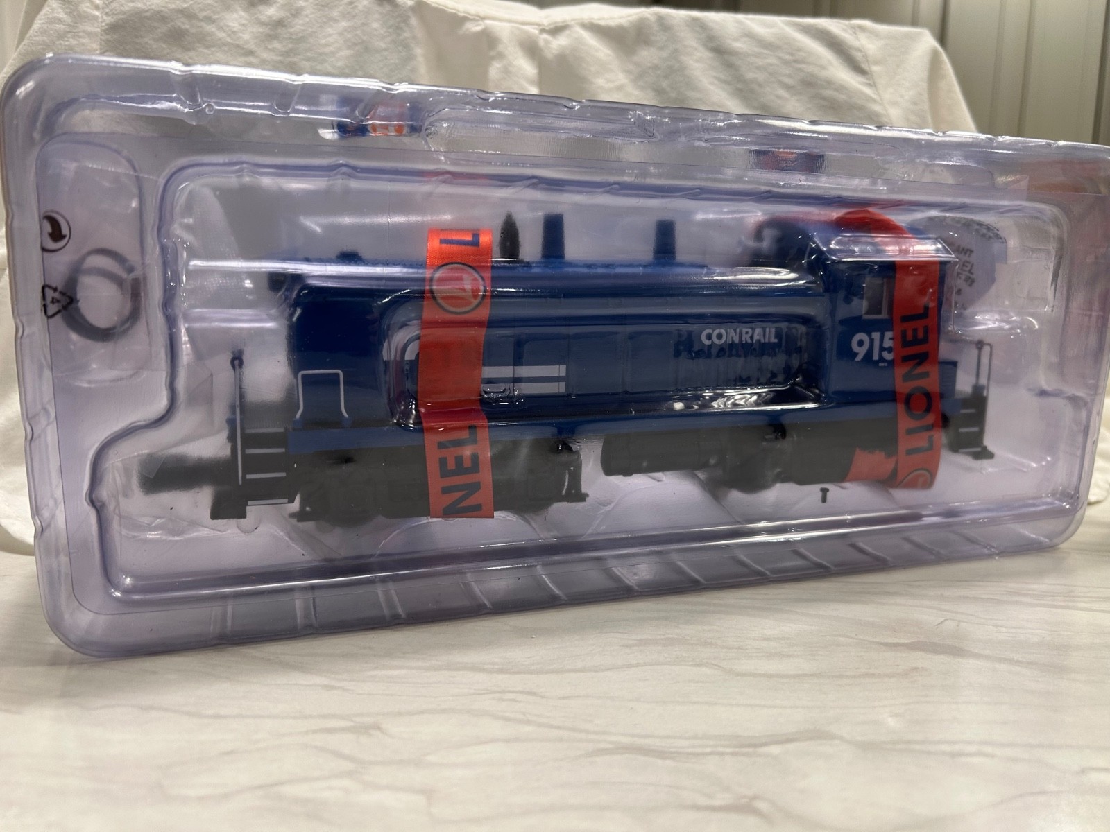 Lionel Conrail LionChief Plus 2.0 NW2 #9158 2634020 Brand New Lionel Conrail LionChief Plus 2.0 NW2 #9158 2634020 Brand New