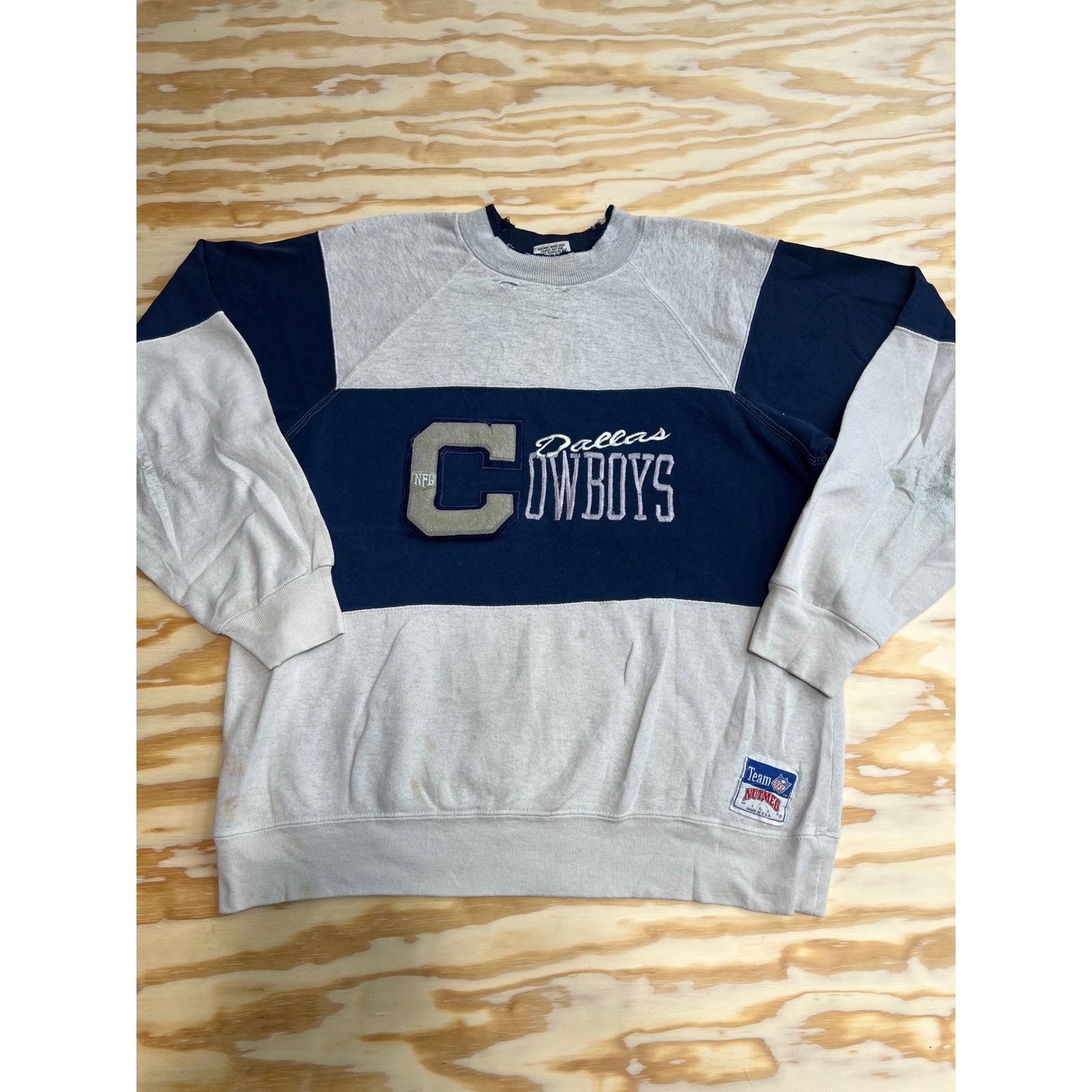 Vintage Nutmeg Mills Dallas Cowboys Sweatshirt Navy Grey Embroidered Large USA Vintage Nutmeg Mills Dallas Cowboys Sweatshirt Navy Grey Embroidered Large USA