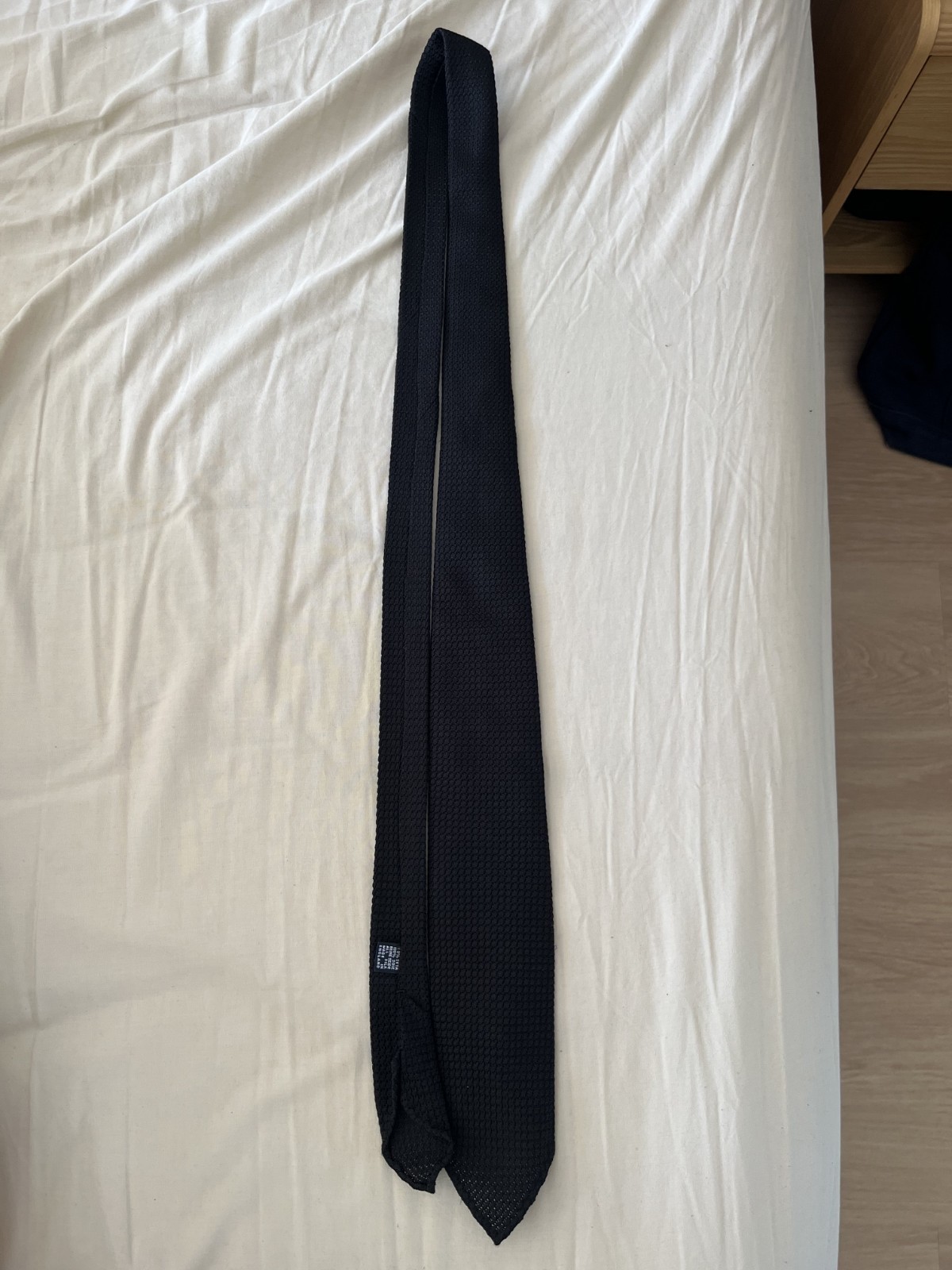 Drake’s Black Fine Woven Grenadine Silk Hand-Rolled Tie – 100% Silk