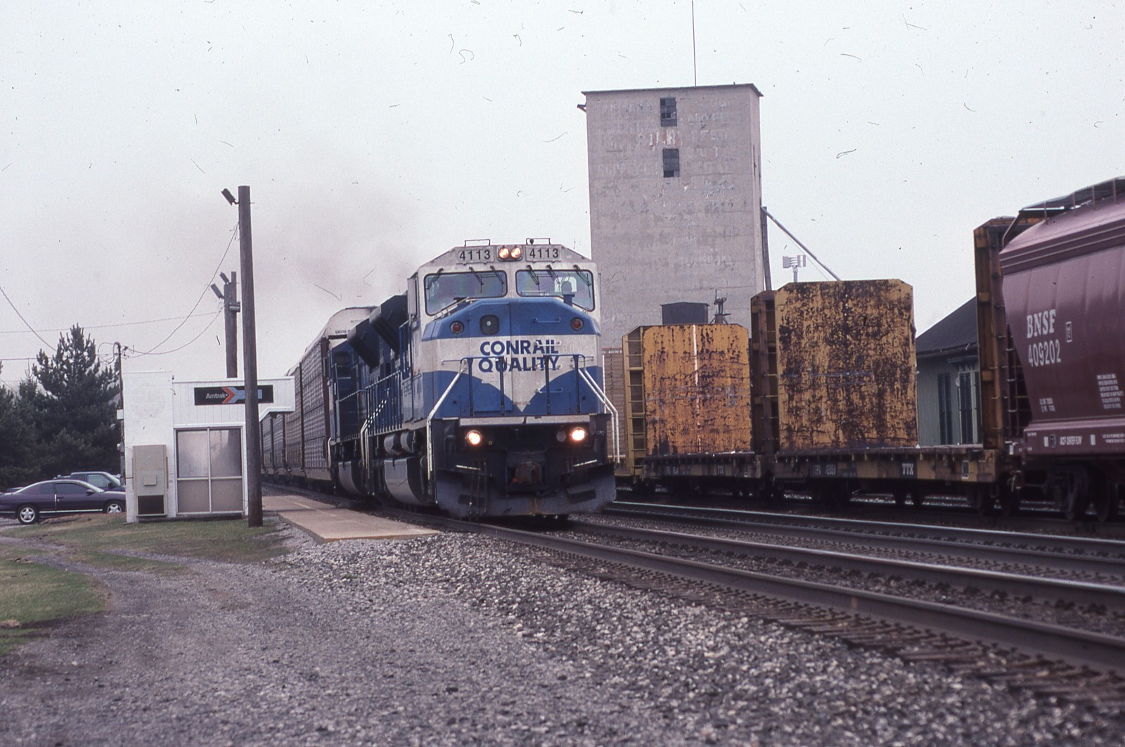 LOT OF 12 original slides Conrail action in Bryan, OH in April 1999