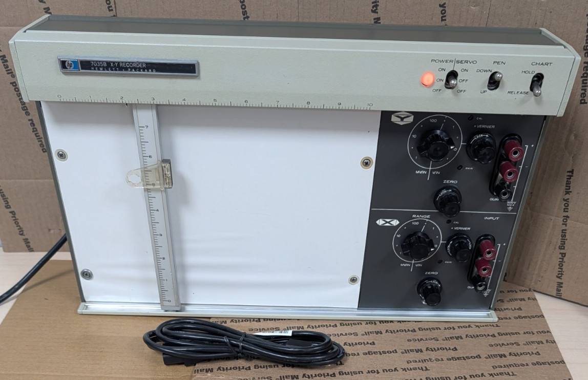 VINTAGE Hewlett Packard 7035B X-Y Recorder (POWERS ON)