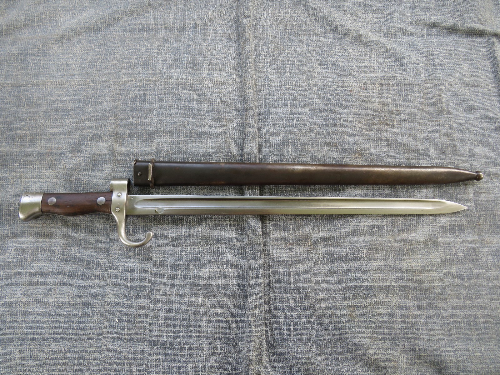 WWI FRENCH M1892 2ND PATTERN SWORD BAYONET & SCABBARD EXCELLENT CONDITION WWI FRENCH M1892 2ND PATTERN SWORD BAYONET & SCABBARD EXCELLENT CONDITION