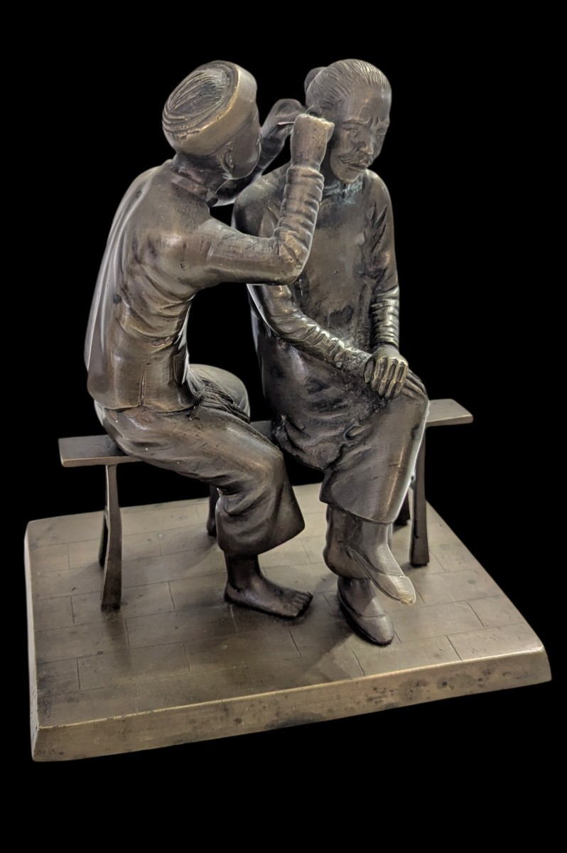 The Ear Healer - Bronze attributed to Hoang Xuan Lan - Vietnam / Indochina