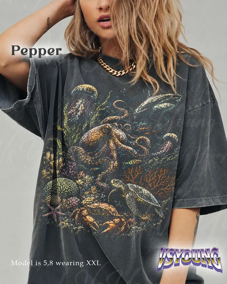 Vintage Wildlife Animal Graphic Comfort Tee Nature Design