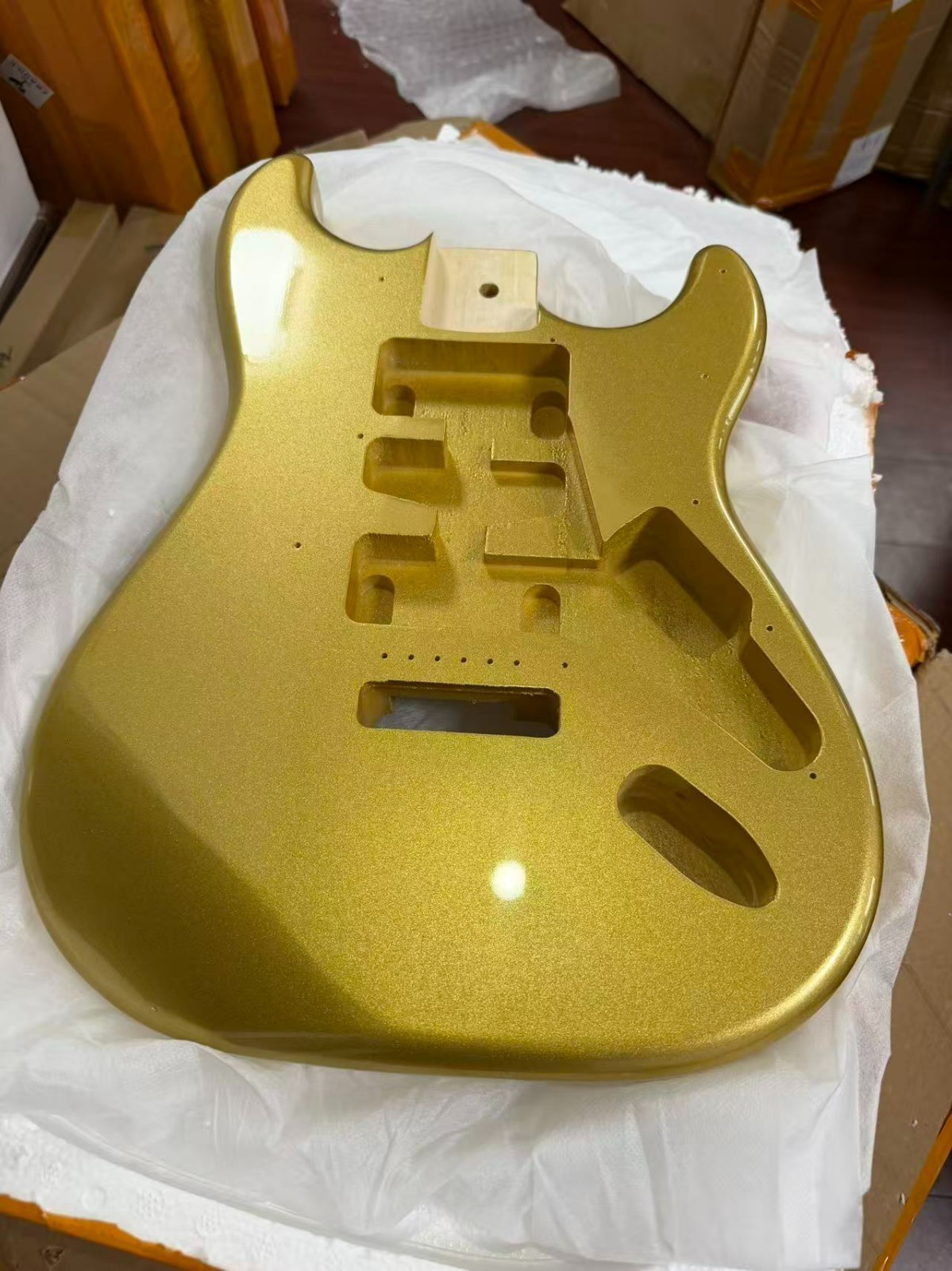 Electric Guitar Body Gold for Fender ST Strat Guitar Accessory DIY Poplar HSH Electric Guitar Body Gold for Fender ST Strat Guitar Accessory DIY Poplar HSH