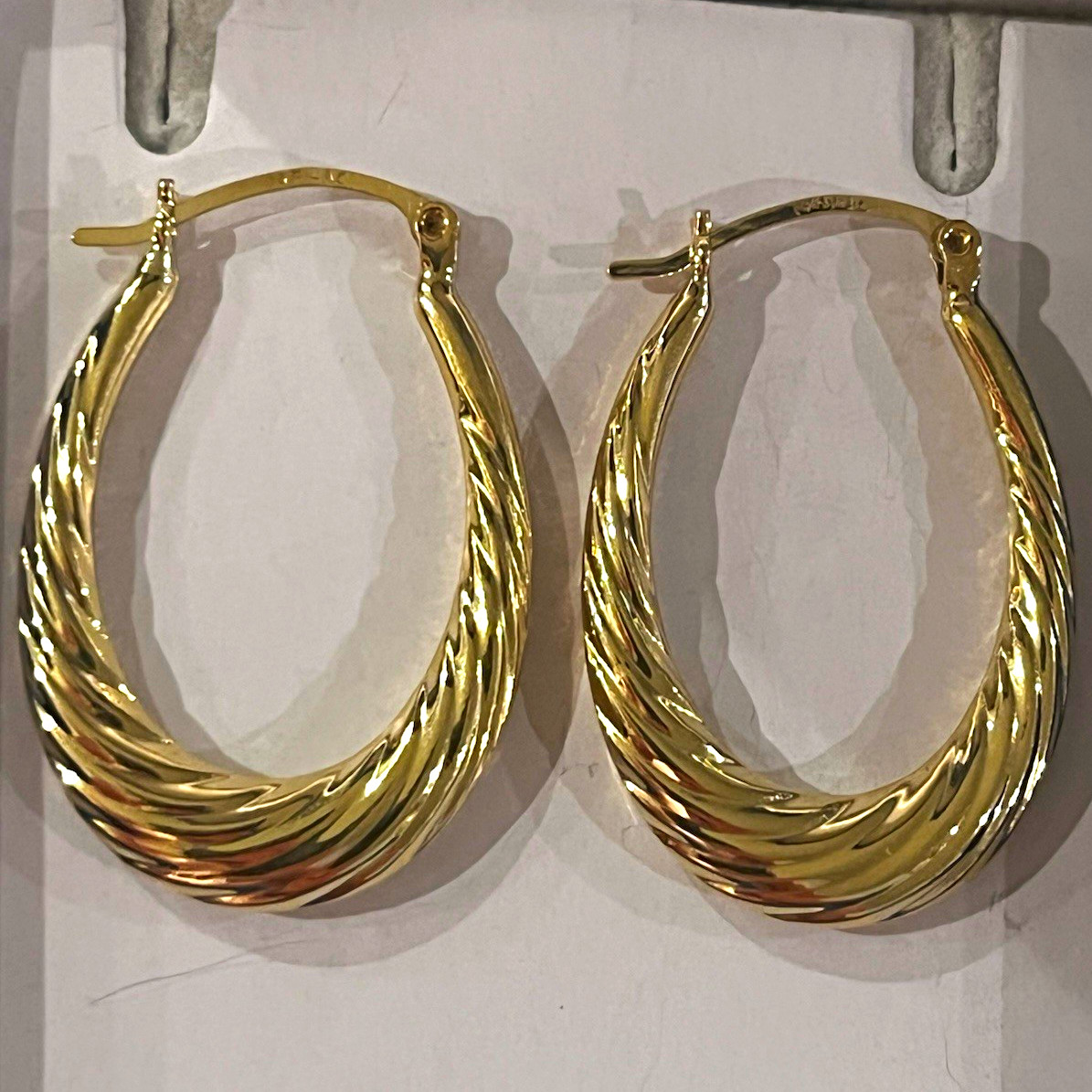 14K Yellow Gold Twisted Hoop Earrings 2.34g LAC Hallmark Excellent Condition 14K Yellow Gold Twisted Hoop Earrings 2.34g LAC Hallmark Excellent Condition