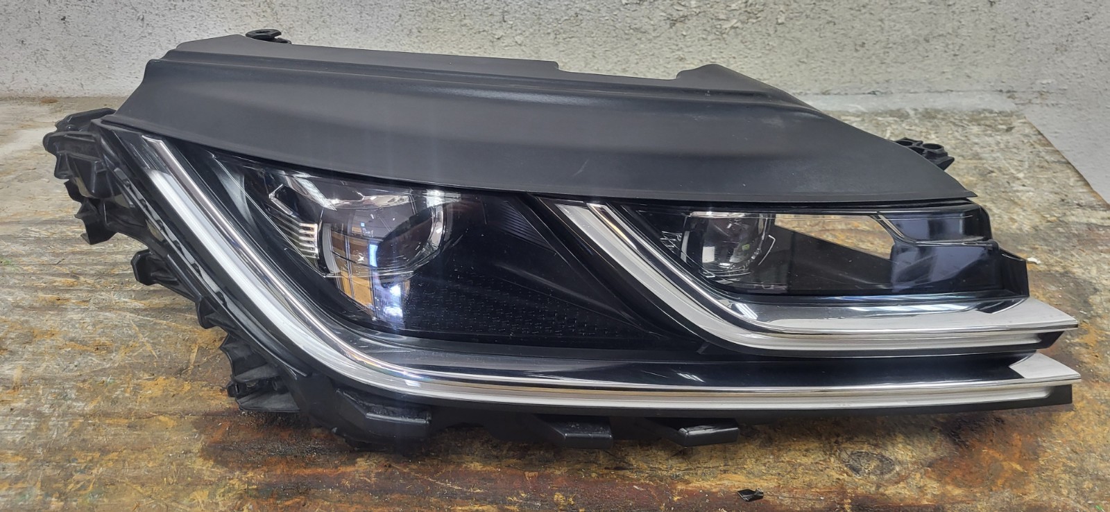 2021-2023 VOLKSWAGEN ARTEON HEADLIGHT PASSENGER SIDE LED OEM  *PN310