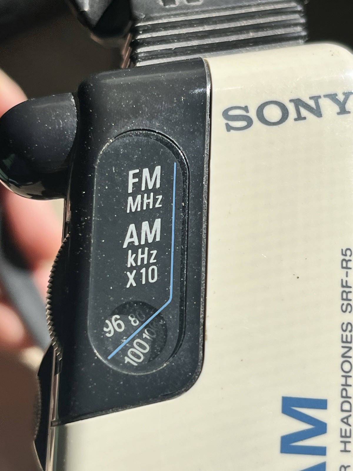 Working Vintage Sony AM / FM Stereo Receiver Headphones SRF-R5 Great Reception Working Vintage Sony AM / FM Stereo Receiver Headphones SRF-R5 Great Reception