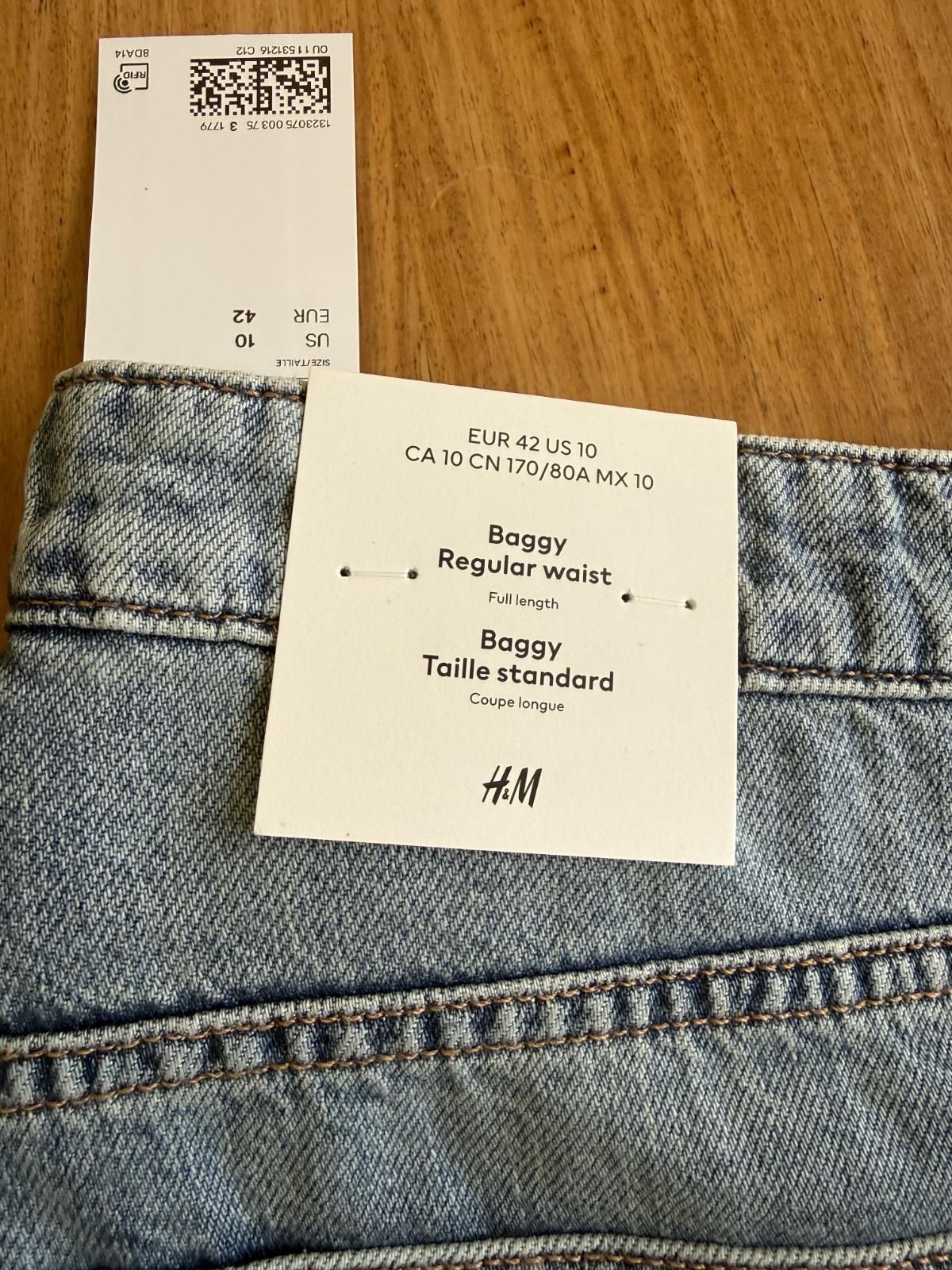 H&M Divided Baggy Jeans Women\'s Size 10 Regular Waist Light Wash Denim NWT H&M Divided Baggy Jeans Women\'s Size 10 Regular Waist Light Wash Denim NWT