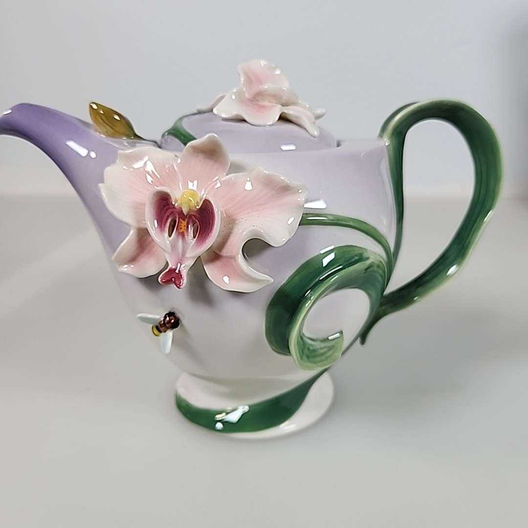 Pier 1 Porcelain Bumblebee Serenade Teapot 3D Pink Purple Green Pier 1 Porcelain Bumblebee Serenade Teapot 3D Pink Purple Green