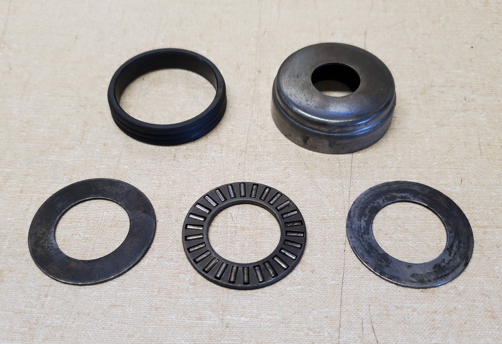 YAMAHA 93342-22208-00 3R4-22129-00-00 SWINGARM BEARING SEAL COVER YZ465 1980-81 YAMAHA 93342-22208-00 3R4-22129-00-00 SWINGARM BEARING SEAL COVER YZ465 1980-81