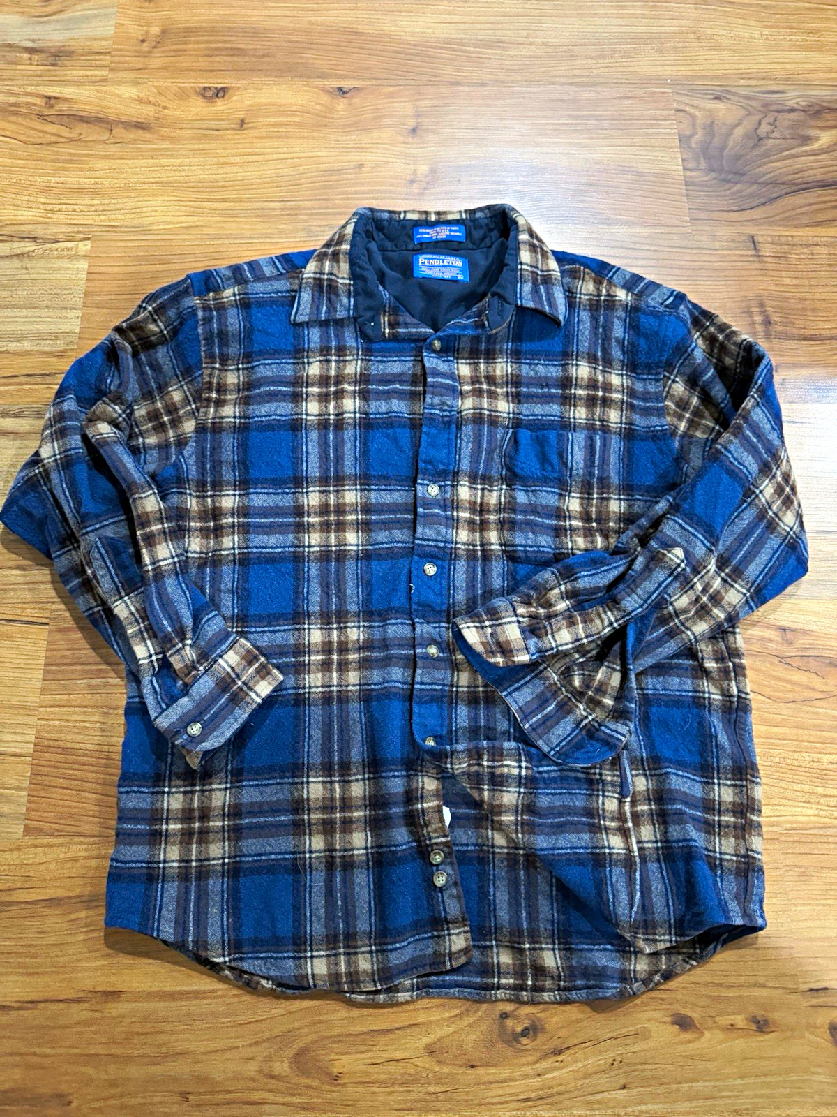 Vintage Pendleton Men’s XL Plaid 100% Wool Flannel Long Sleeve Button-Up Shirt Vintage Pendleton Men’s XL Plaid 100% Wool Flannel Long Sleeve Button-Up Shirt