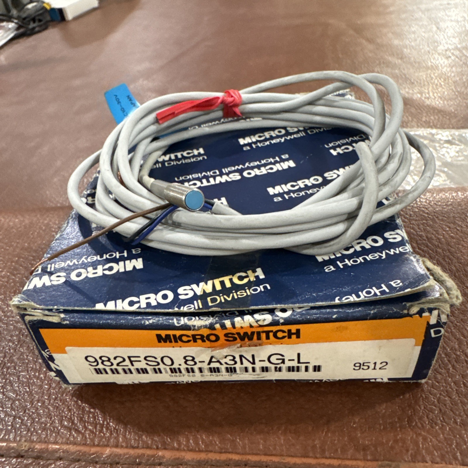 Honeywell Micro Switch 982FS0.8-A3N-G-L Proximity Sensor
