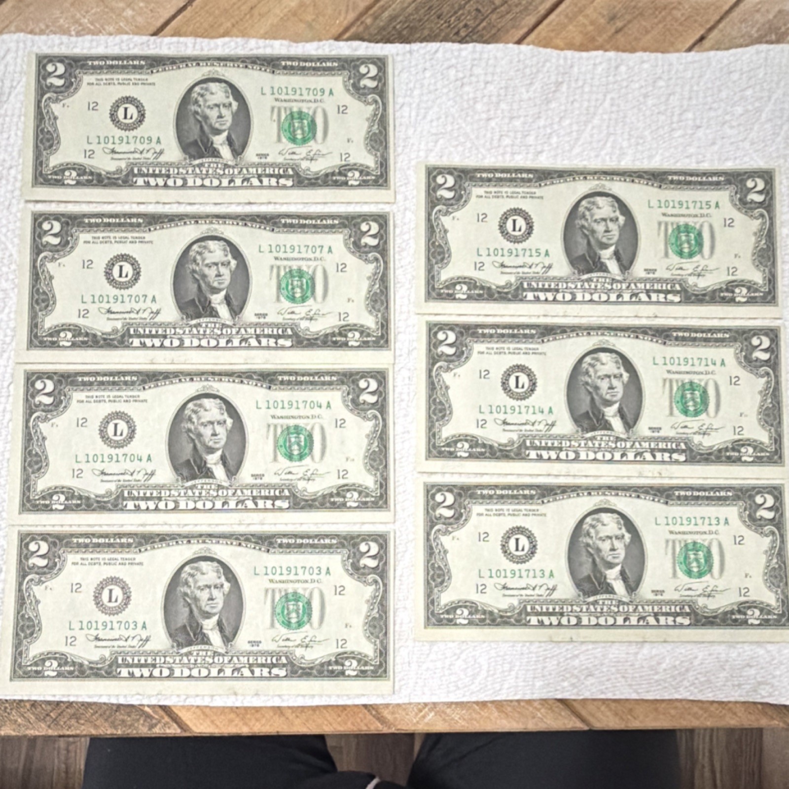 1976 $2 Miscut Federal Reserve Notes Consecutive Serial Numbers Crisp UNC 1976 $2 Miscut Federal Reserve Notes Consecutive Serial Numbers Crisp UNC