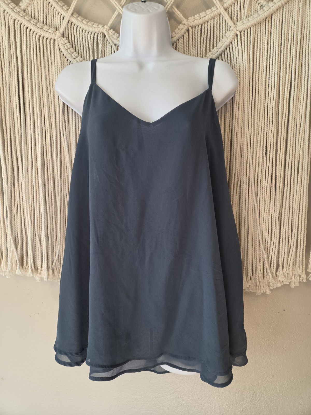 Torrid Women’s Gray Chiffon Solid V-Neck Spaghetti Strap Cami Tank Top 1 Torrid Women’s Gray Chiffon Solid V-Neck Spaghetti Strap Cami Tank Top 1
