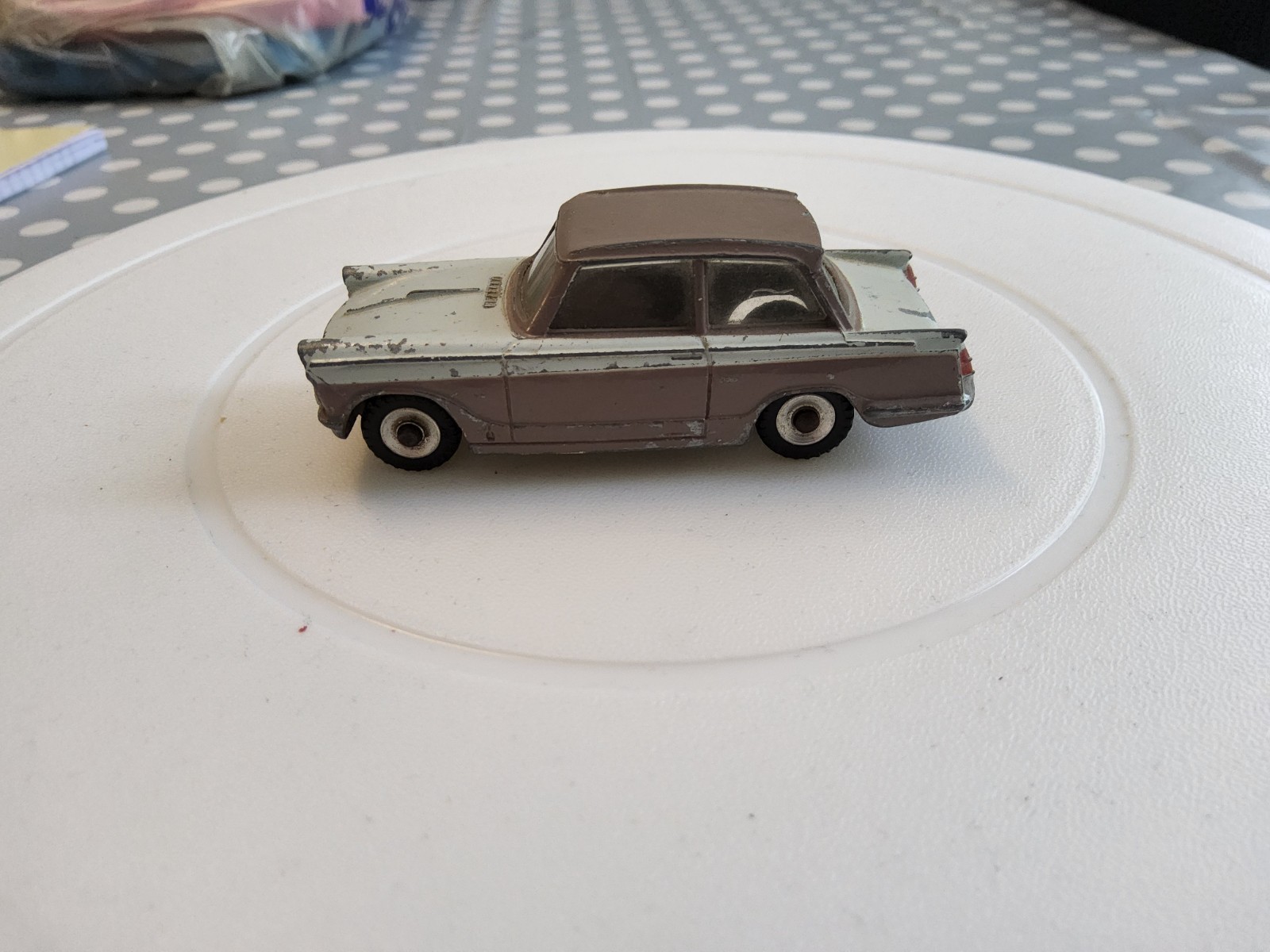 Vintage Dinky 189 Triumph Herald. very rare colour.