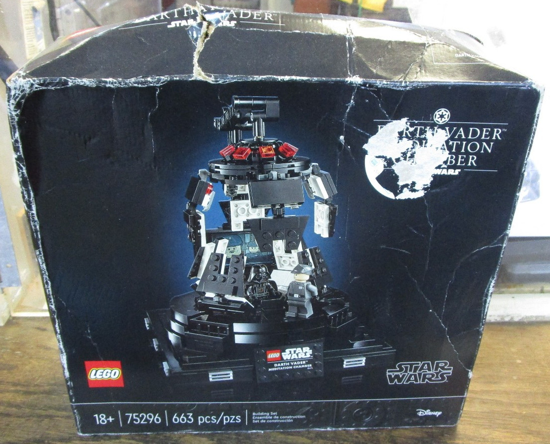 LEGO Star Wars: Darth Vader Meditation Chamber ( New ) Damaged Box LEGO Star Wars: Darth Vader Meditation Chamber ( New ) Damaged Box