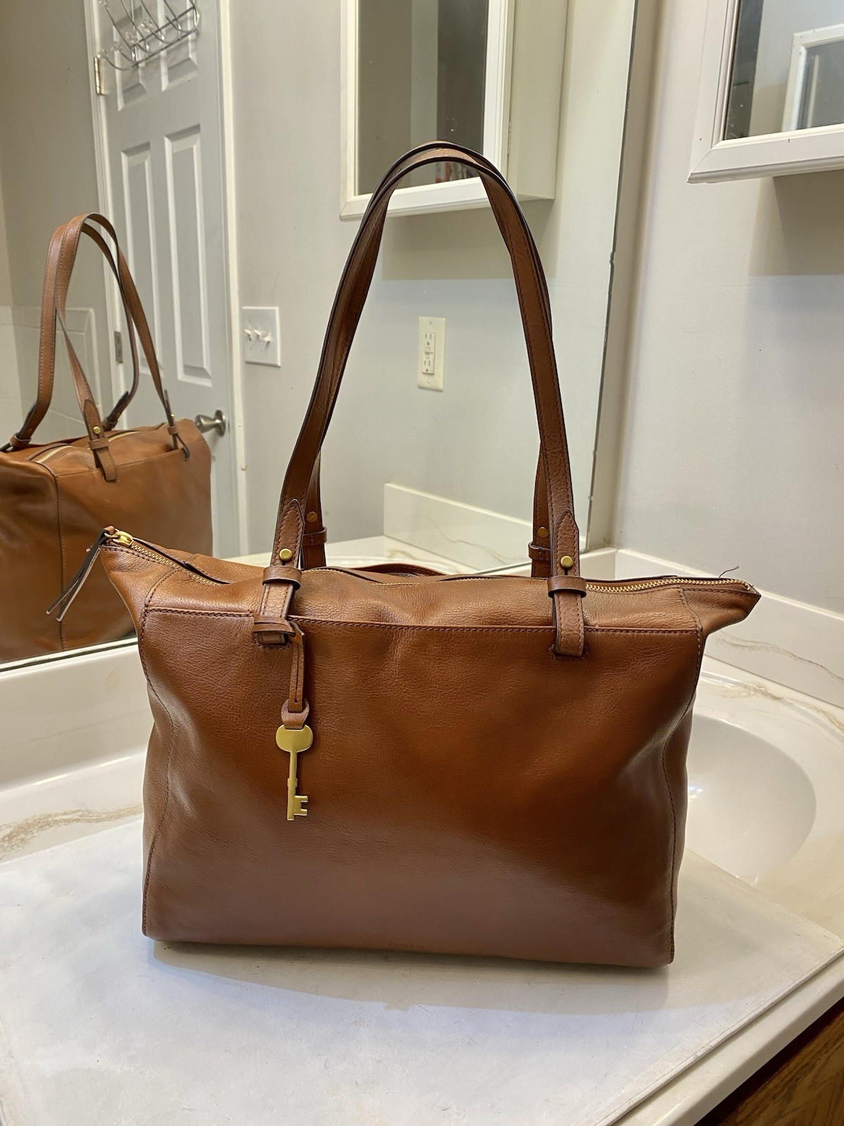 New..Fossil Rachel beautiful leather bag large NWOT new never used no wear clean