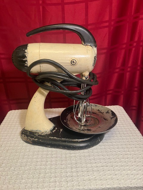 Vintage 1940's sunbeam Mix-Master Stand Mixer, Circa 1940's, Mixer Still Works Vintage 1940's sunbeam Mix-Master Stand Mixer, Circa 1940's, Mixer Still Works