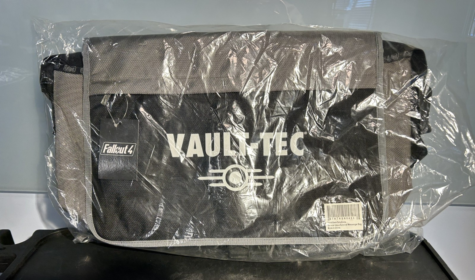 Fallout Messenger Bag, Overseer Vault-Tec Edition RARE BRAND NEW Fallout Messenger Bag, Overseer Vault-Tec Edition RARE BRAND NEW