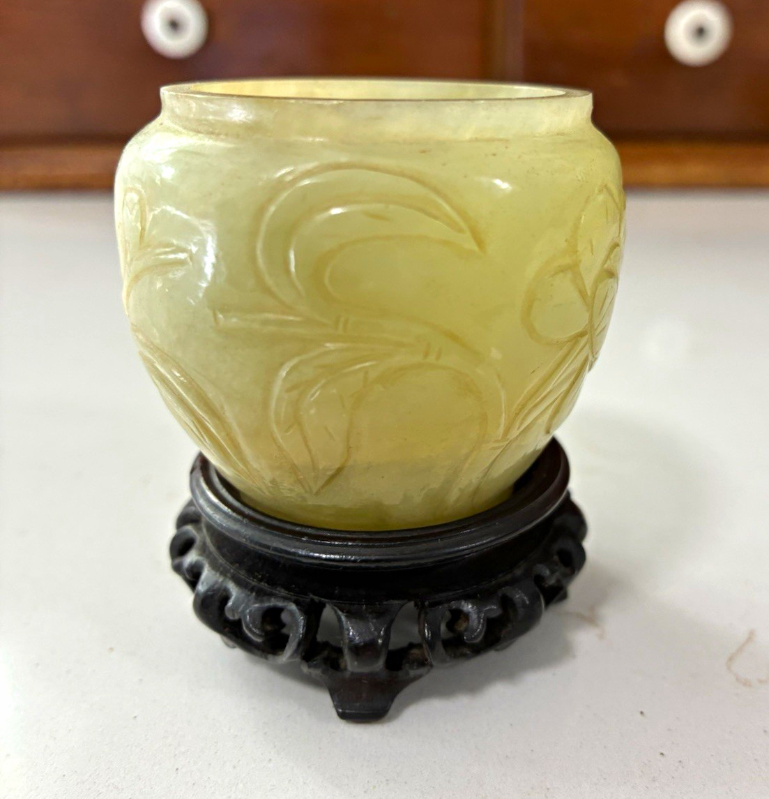 A VERY NICE CHINESE 17TH-18TH CENTURY YELLOW LIGHT CELEDON JADE JAR A VERY NICE CHINESE 17TH-18TH CENTURY YELLOW LIGHT CELEDON JADE JAR