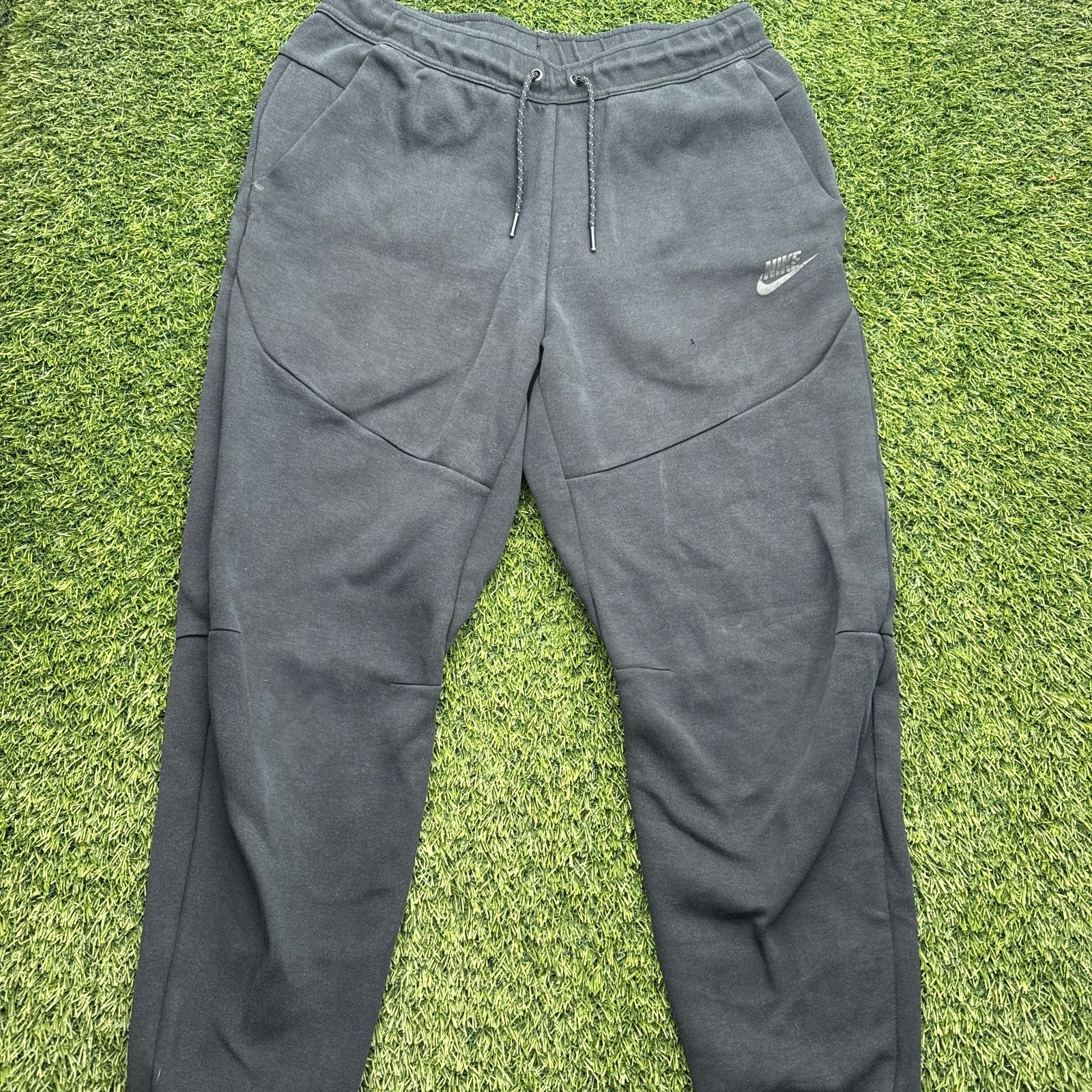 Nike Sportswear Tech Fleece Joggers Mens Size M Black CU4495-010 Sweatpants Nike Sportswear Tech Fleece Joggers Mens Size M Black CU4495-010 Sweatpants