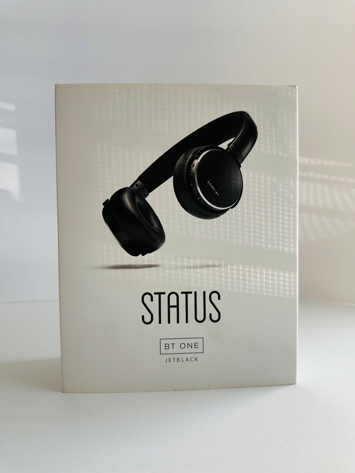 STATUS BT ONE JETBLACK Sleek and Stylish choice for music lovers on the go STATUS BT ONE JETBLACK Sleek and Stylish choice for music lovers on the go