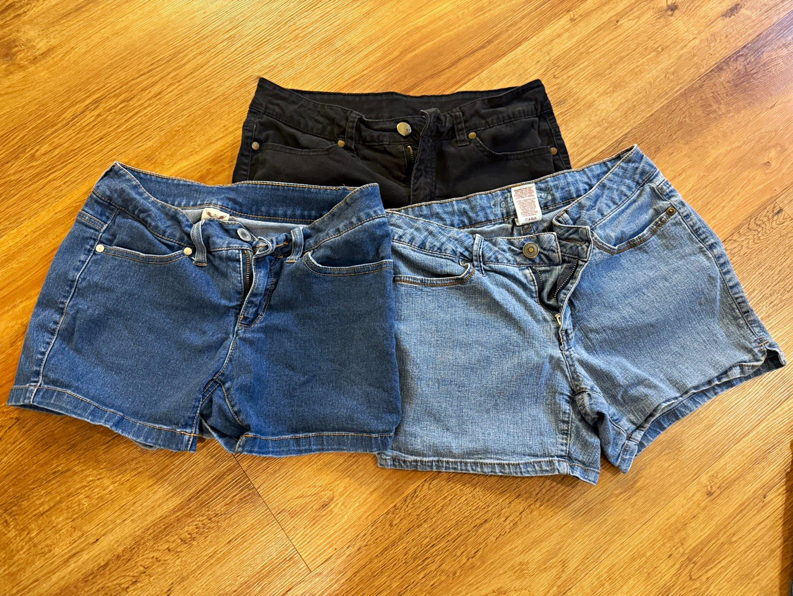 Faded Glory Woman Size 6 Shorts Lot of 3 Blue Denim & Black Solid Cotton Faded Glory Woman Size 6 Shorts Lot of 3 Blue Denim & Black Solid Cotton
