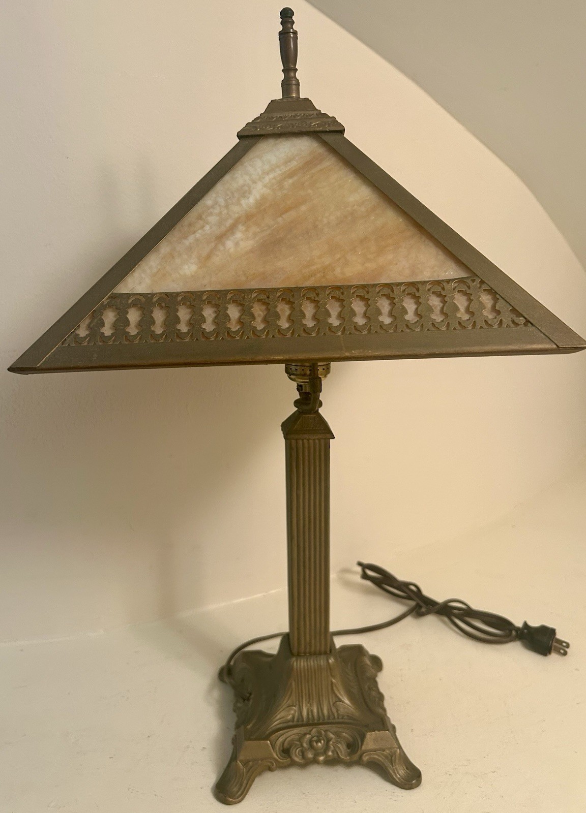 Antique Arts & Crafts Carmel Slag Glass Table Lamp - 22 Antique Arts & Crafts Carmel Slag Glass Table Lamp - 22