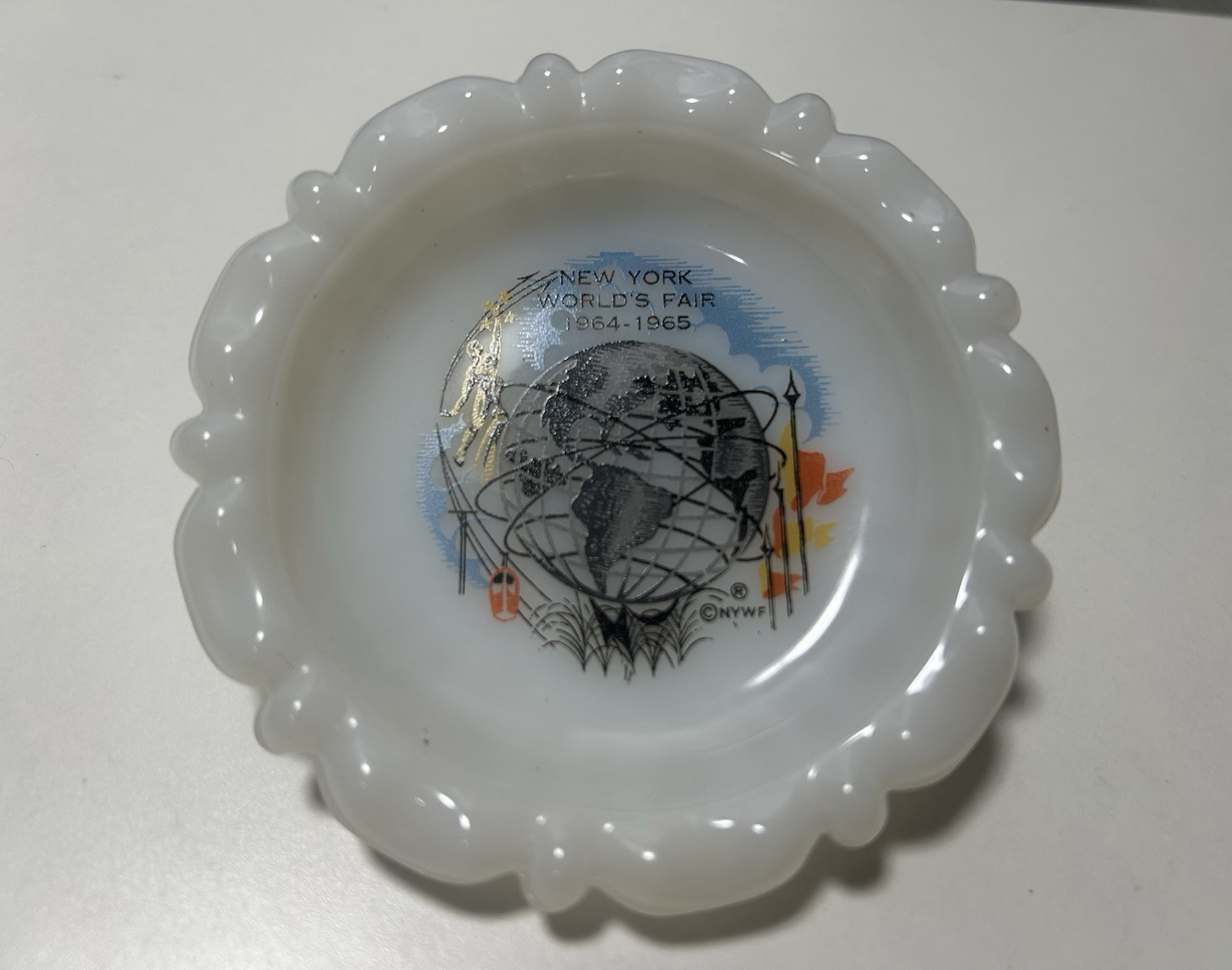 VINTAGE 1964-1965 NEW YORK WORLD\'S FAIR : CERAMIC ASHTRAY - SHIPS TODAY VINTAGE 1964-1965 NEW YORK WORLD\'S FAIR : CERAMIC ASHTRAY - SHIPS TODAY