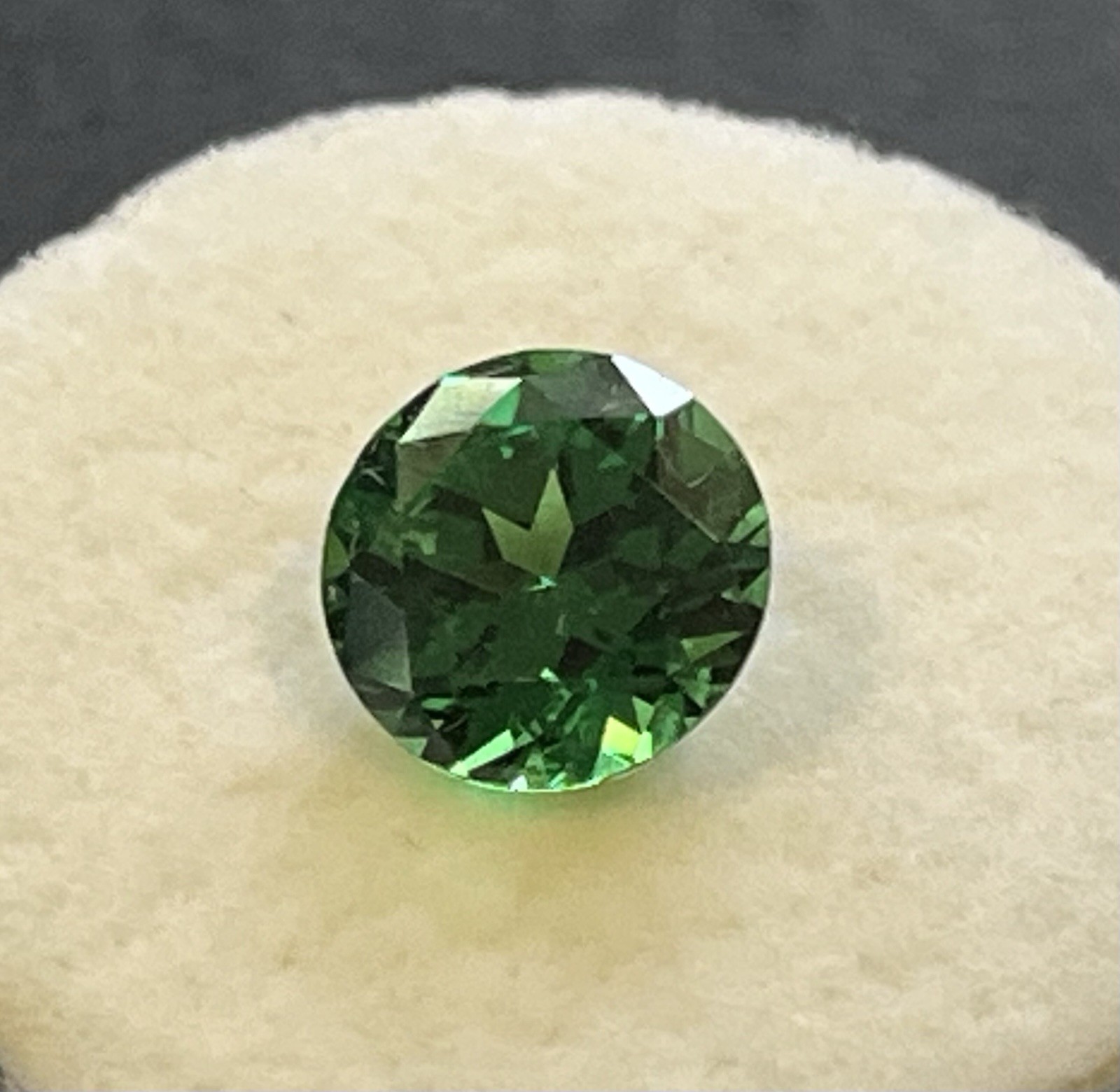 Natural Tsavorite Garnet Gemstone 2.65 Carats. Natural Tsavorite Garnet Gemstone 2.65 Carats.