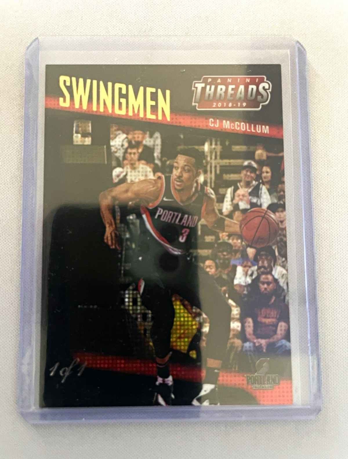 Panini 2018-19 1 of 1 Threads Swingmen Insert CJ McCollum Trail Blazers #13 Panini 2018-19 1 of 1 Threads Swingmen Insert CJ McCollum Trail Blazers #13