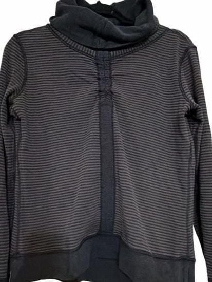 Lululemon In A Cinch Reversible Cowl Turtleneck Long Sleeve Pullover Gray Stripe Lululemon In A Cinch Reversible Cowl Turtleneck Long Sleeve Pullover Gray Stripe
