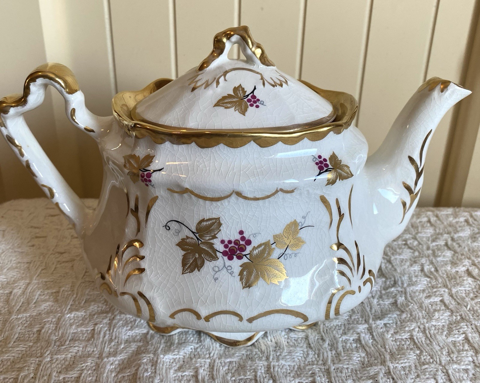 VTG ARTHUR WOOD ENGLAND Grapevine & Leaves Teapot 5088 “Antique” Crazing 1940’s VTG ARTHUR WOOD ENGLAND Grapevine & Leaves Teapot 5088 “Antique” Crazing 1940’s