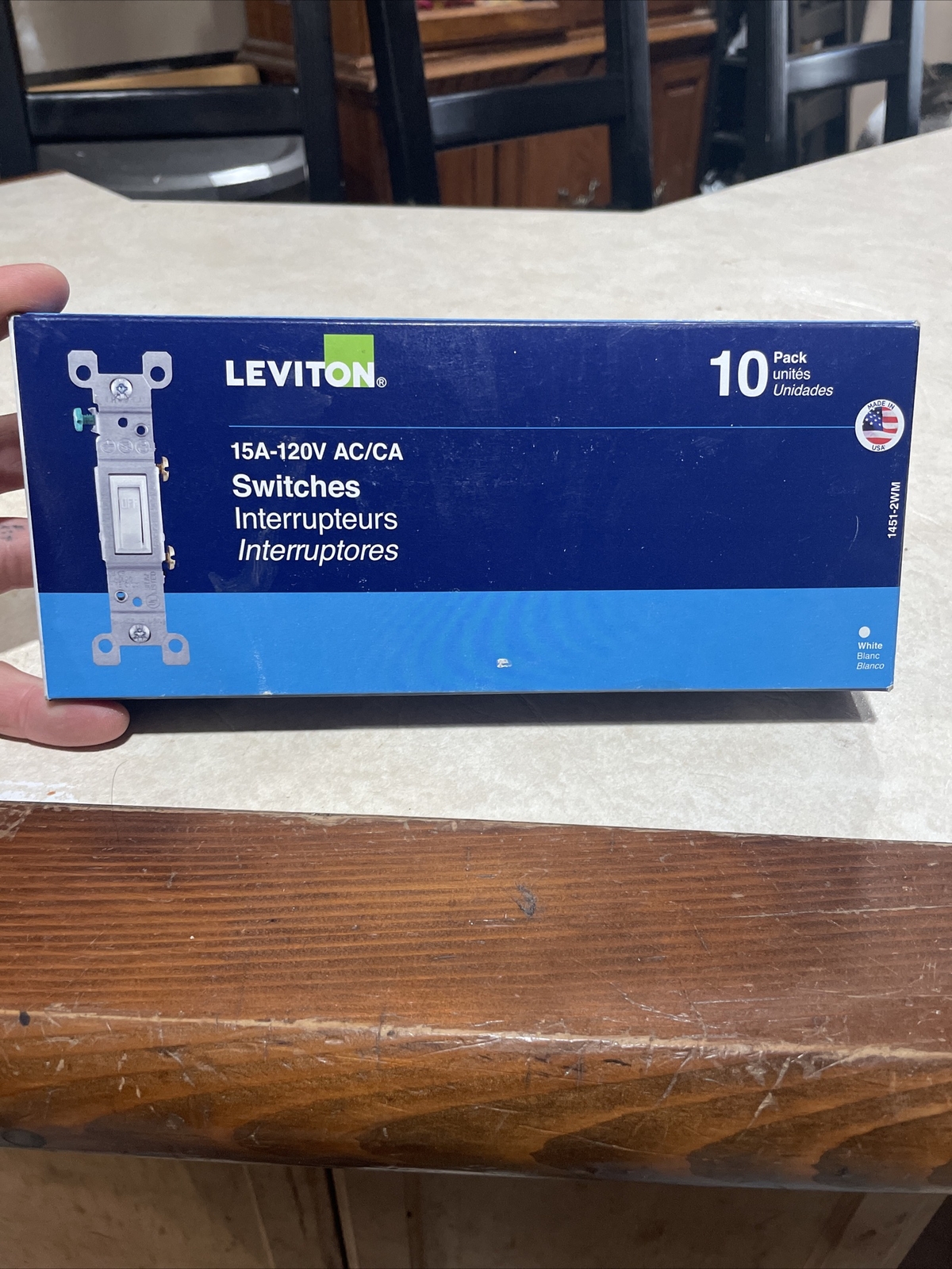 Leviton 15 Amp Single-Pole Switch, White 10-Pack M24-01451-2WM