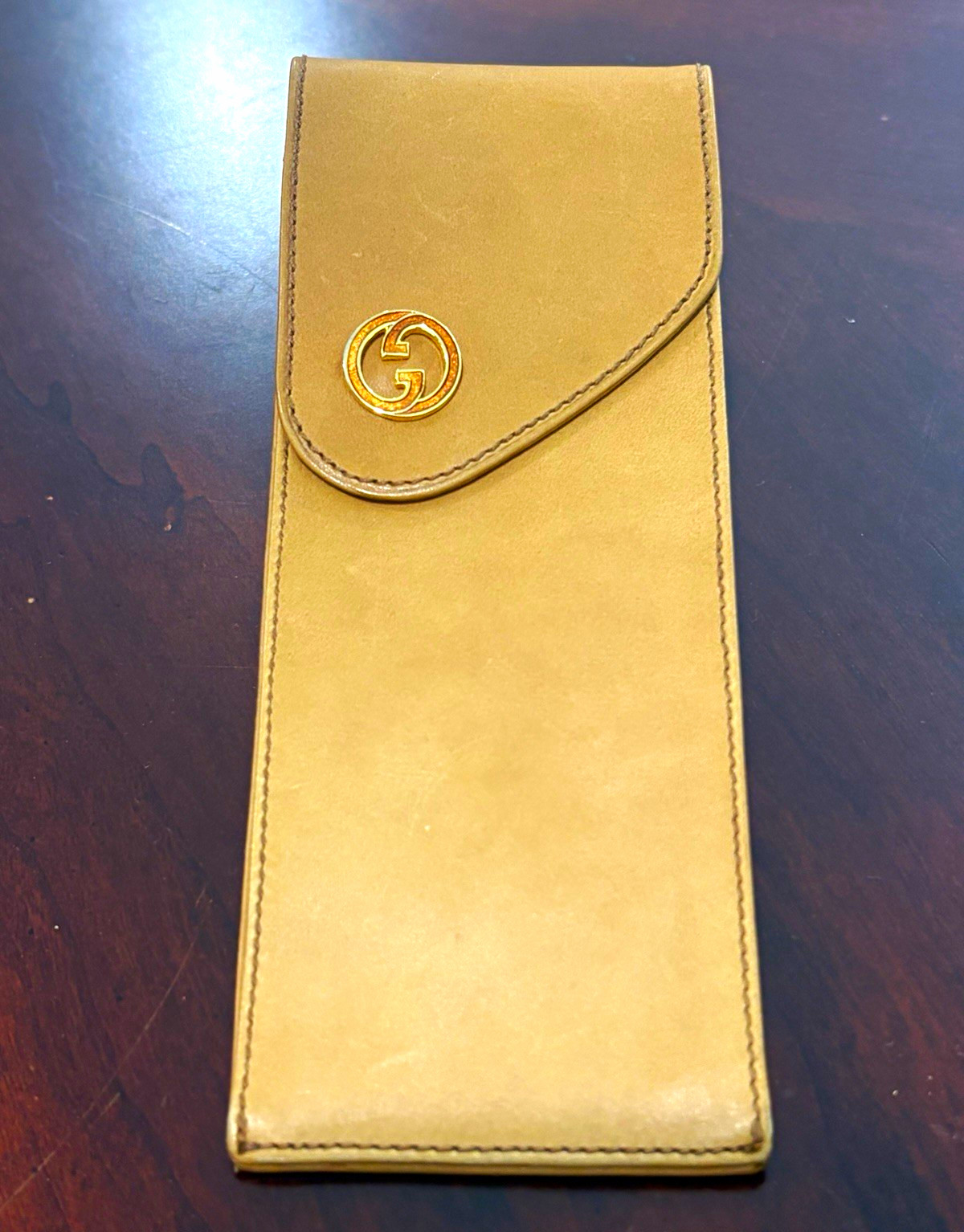 Authentic Vintage Gucci Tan Leather Eyeglass / Readers or Pen Case with GG Logo Authentic Vintage Gucci Tan Leather Eyeglass / Readers or Pen Case with GG Logo
