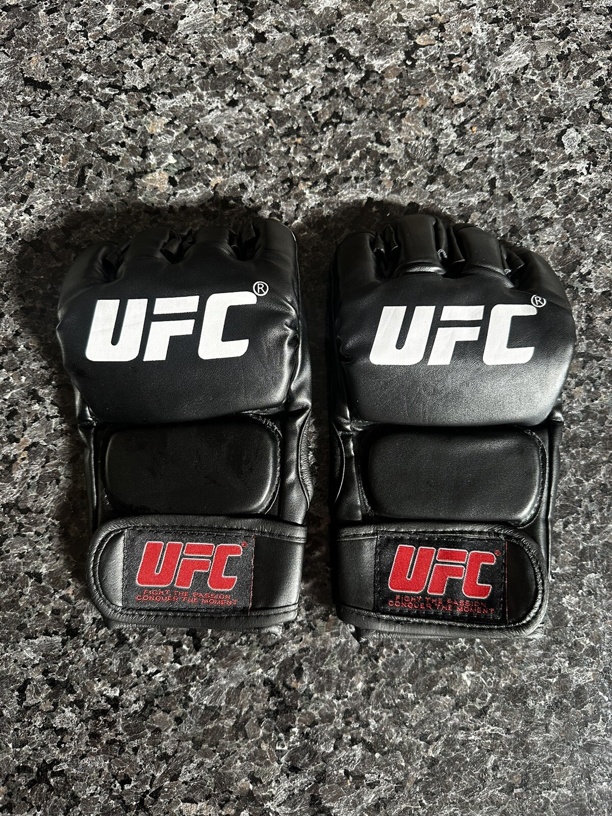 UFC MMA Fight Gloves Black One Pair - For Autographs - Ship from USA UFC MMA Fight Gloves Black One Pair - For Autographs - Ship from USA