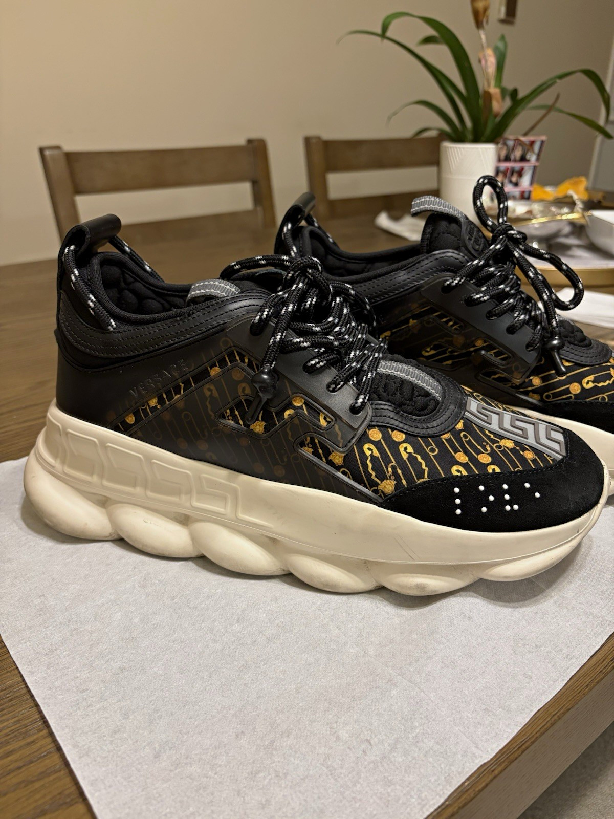 Versace Men\'s Low Top Lace-Up Athletic Sneakers Black/Gold/White Versace Men\'s Low Top Lace-Up Athletic Sneakers Black/Gold/White