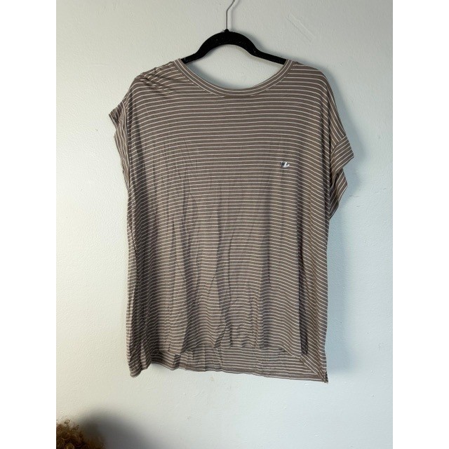Maurices Womens XXL Taupe White Striped Short Sleeve Crew Neck Tee Top NWT Maurices Womens XXL Taupe White Striped Short Sleeve Crew Neck Tee Top NWT