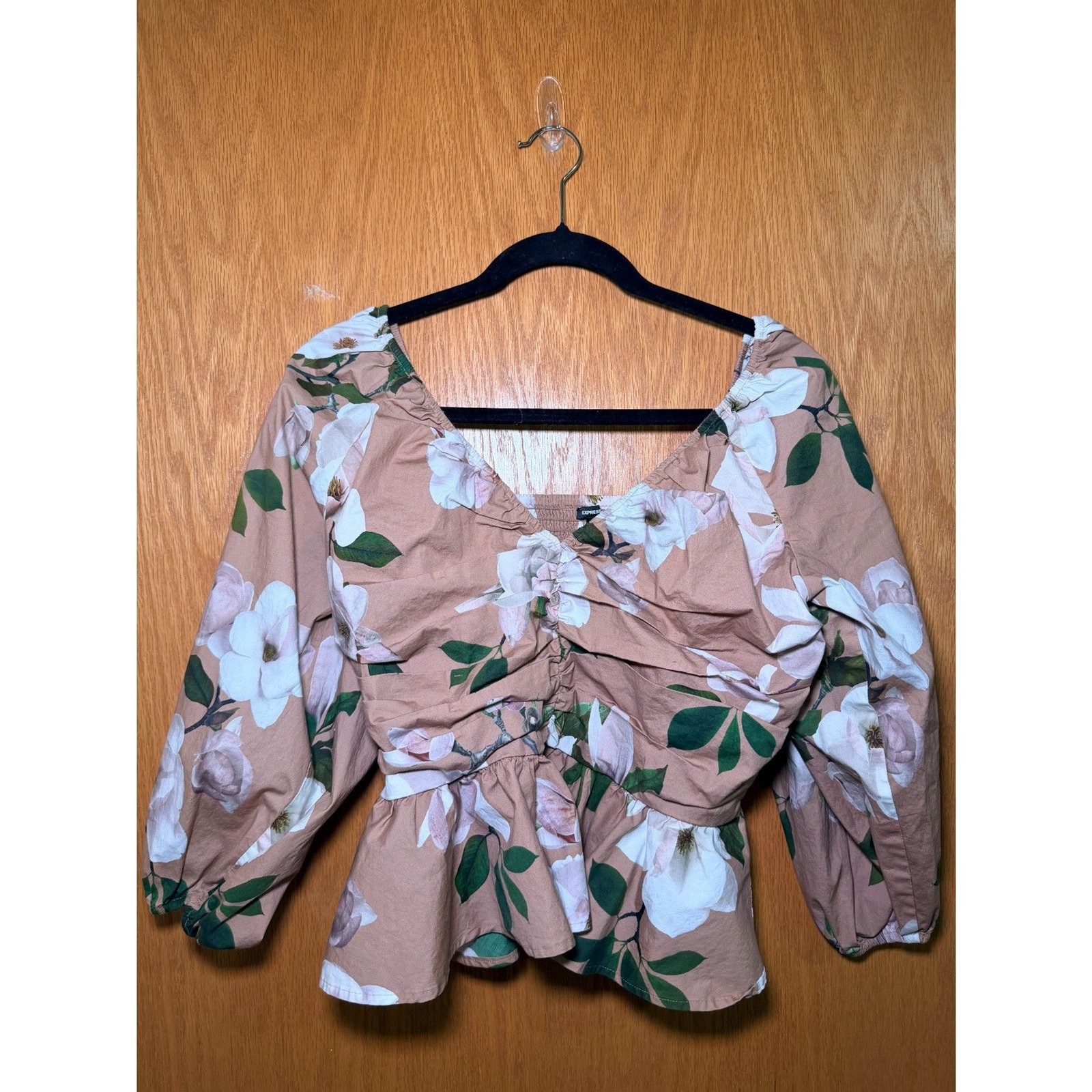 Express Women’s Brown Floral Ruched V Neck, Peplum, Puff Sleeve Blouse Size M Express Women’s Brown Floral Ruched V Neck, Peplum, Puff Sleeve Blouse Size M