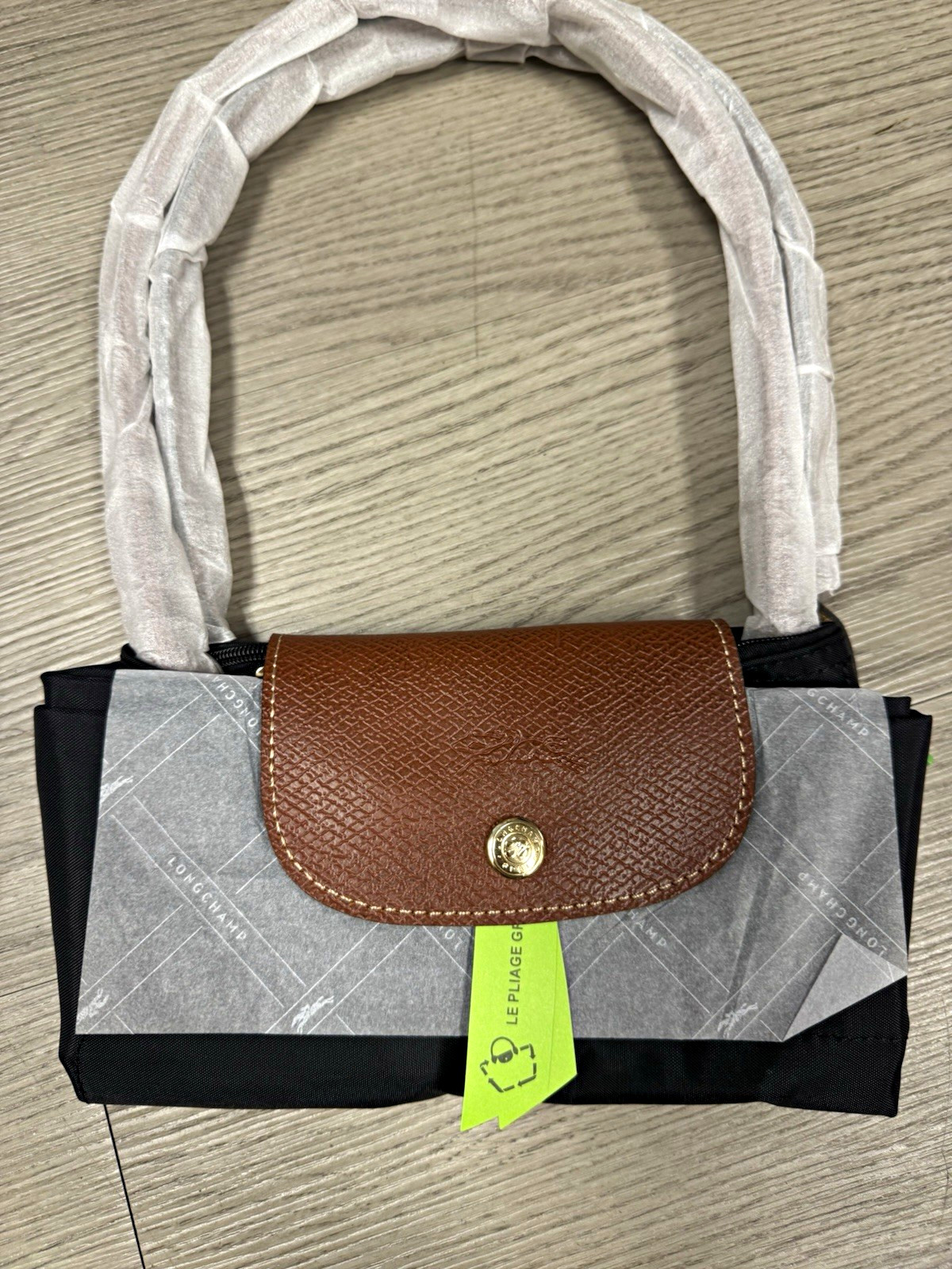 Longchamp Le Pliage Medium Black Tote Brown Leather Handles Fold Zip Snap Longchamp Le Pliage Medium Black Tote Brown Leather Handles Fold Zip Snap