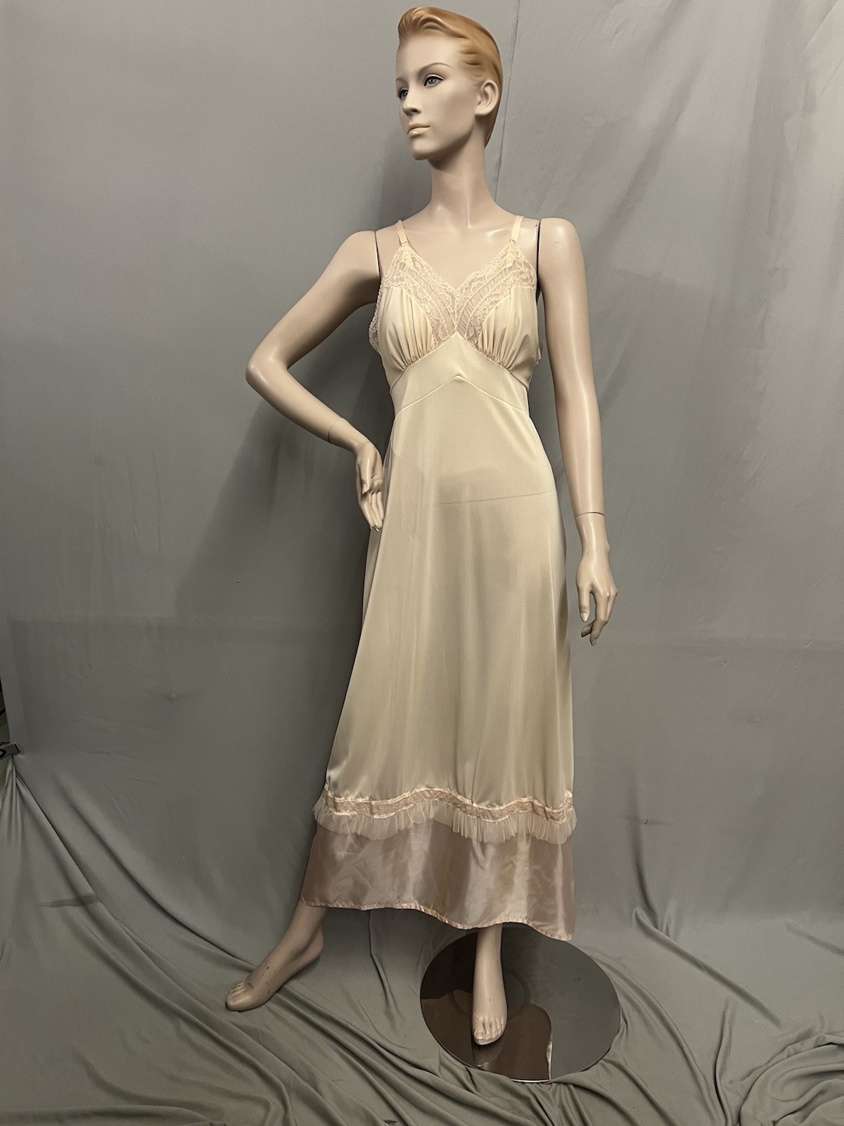 1950’s - 1960’s Nylon Full Slip 1950’s - 1960’s Nylon Full Slip