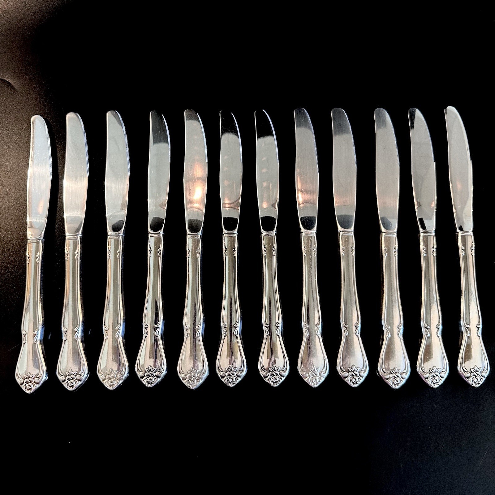 12 Vtg Oneida Arbor Rose True Rose Dinner Knives Stainless Flatware Set USA