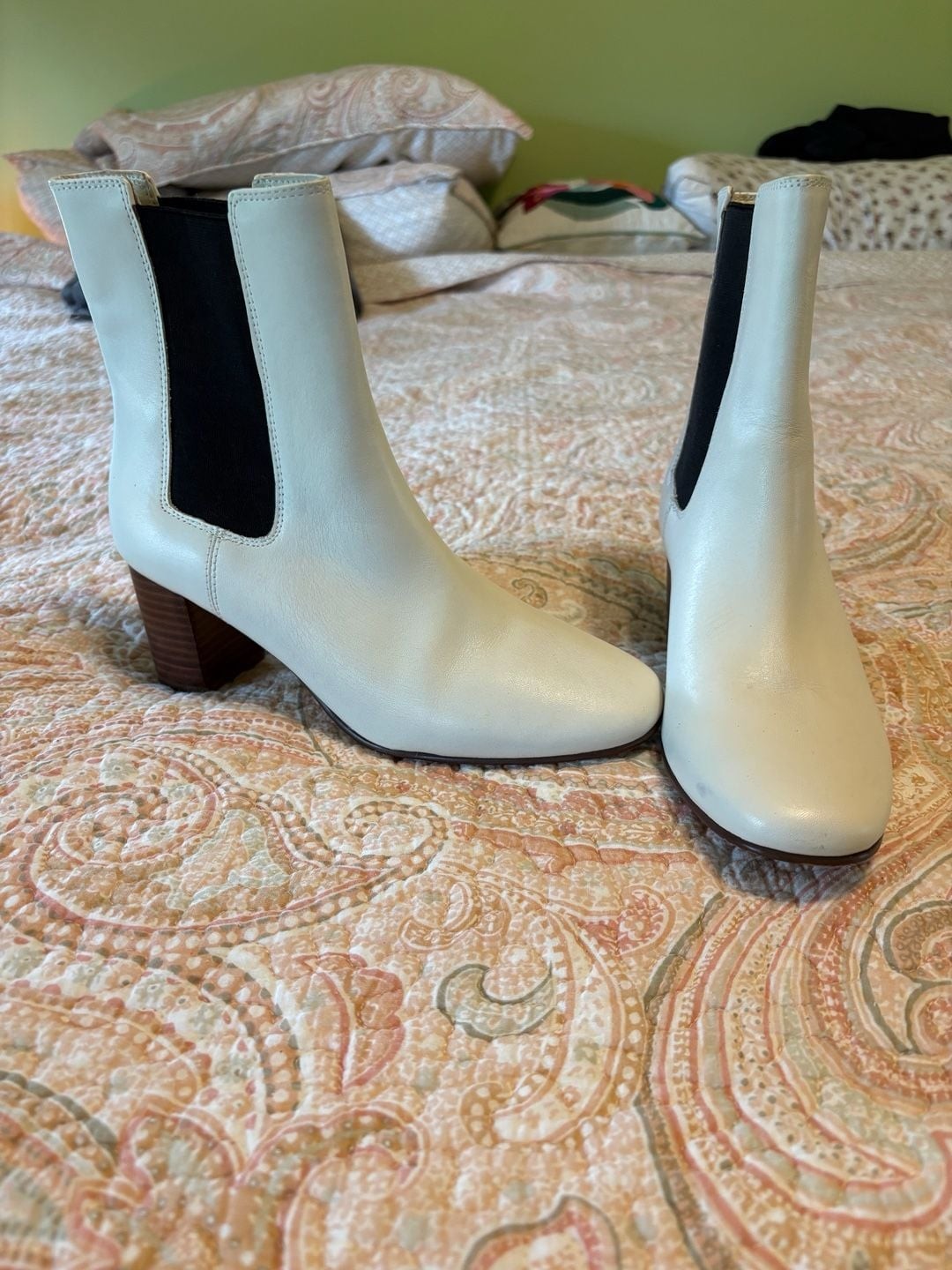 EUC J.Crew Women\'s White Leather Chelsea Block Heel Ankle Boots, 7 EUC J.Crew Women\'s White Leather Chelsea Block Heel Ankle Boots, 7