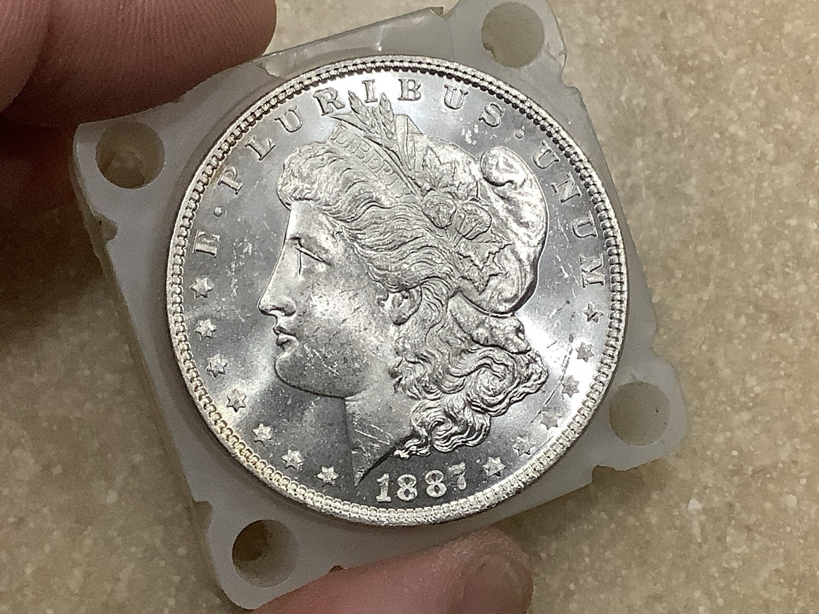 1887 Morgan Silver Dollar Brilliant Unc *Grand Pa’s Collection* Stunning 1887 Morgan Silver Dollar Brilliant Unc *Grand Pa’s Collection* Stunning