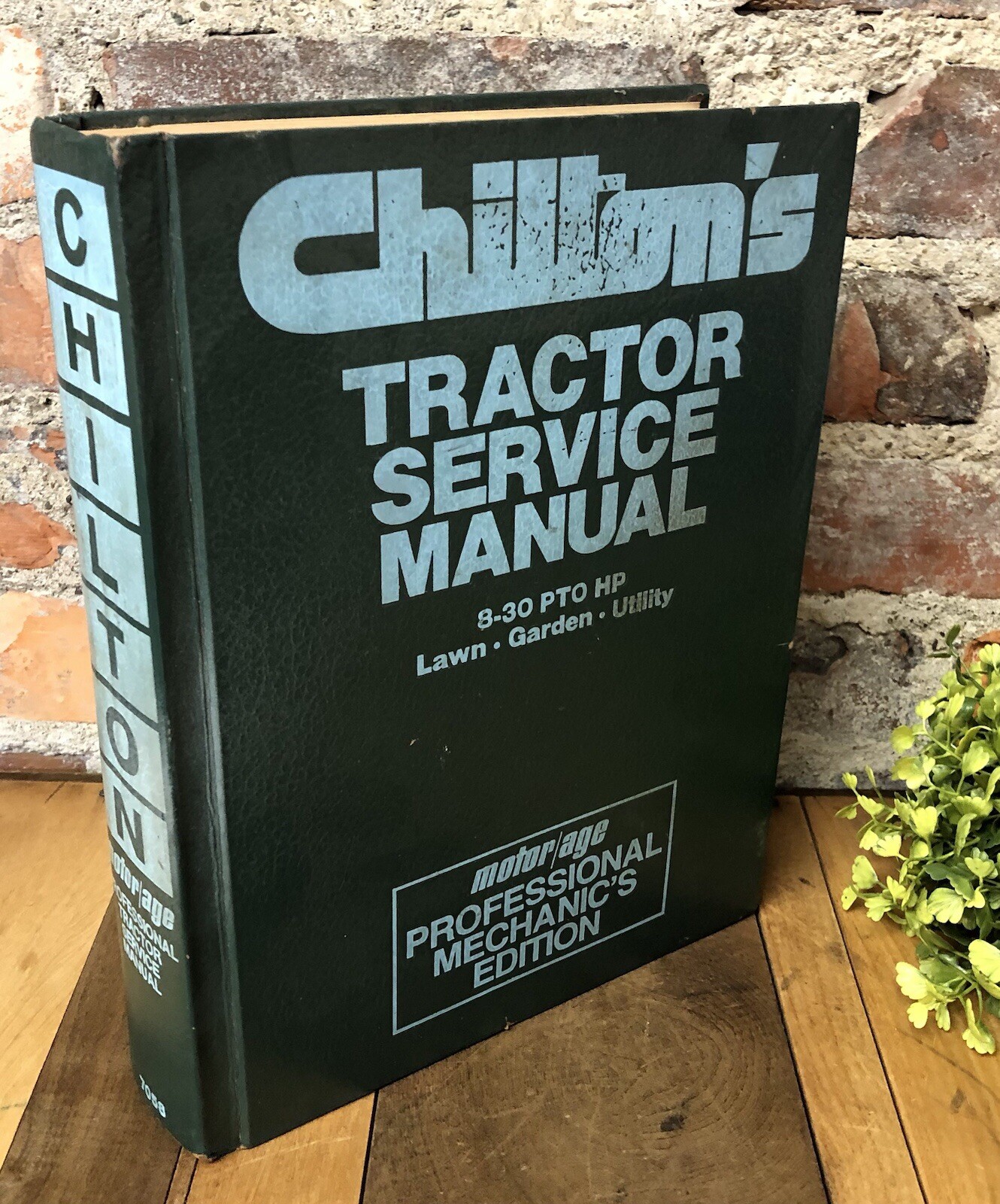 Vintage 80s Chilton's Tractor Service Manual Book Lawn Garden Utility 8-30 PTO H Vintage 80s Chilton's Tractor Service Manual Book Lawn Garden Utility 8-30 PTO H